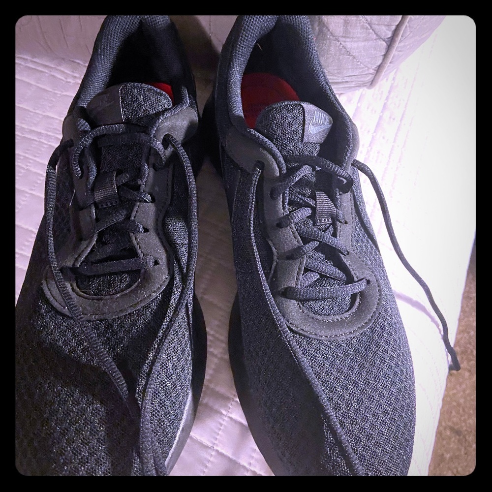 Nike blk memoryfoam comfort sole sneakers